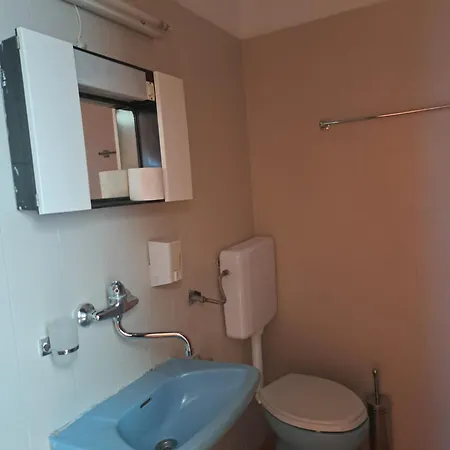 Oasis Room's شقة نيا ميشانيونا